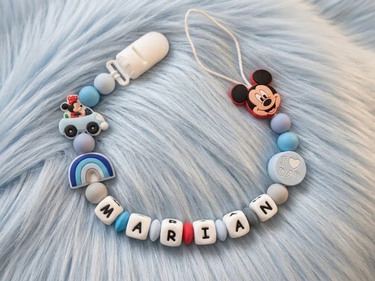 „Curcubeu Bleu – Lănțișor de suzetă”