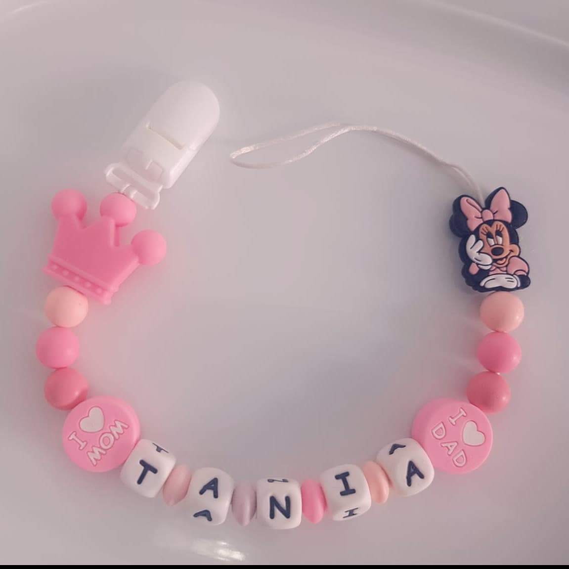 Fundiță roz – lănțișor de suzetă personalizat cu nume