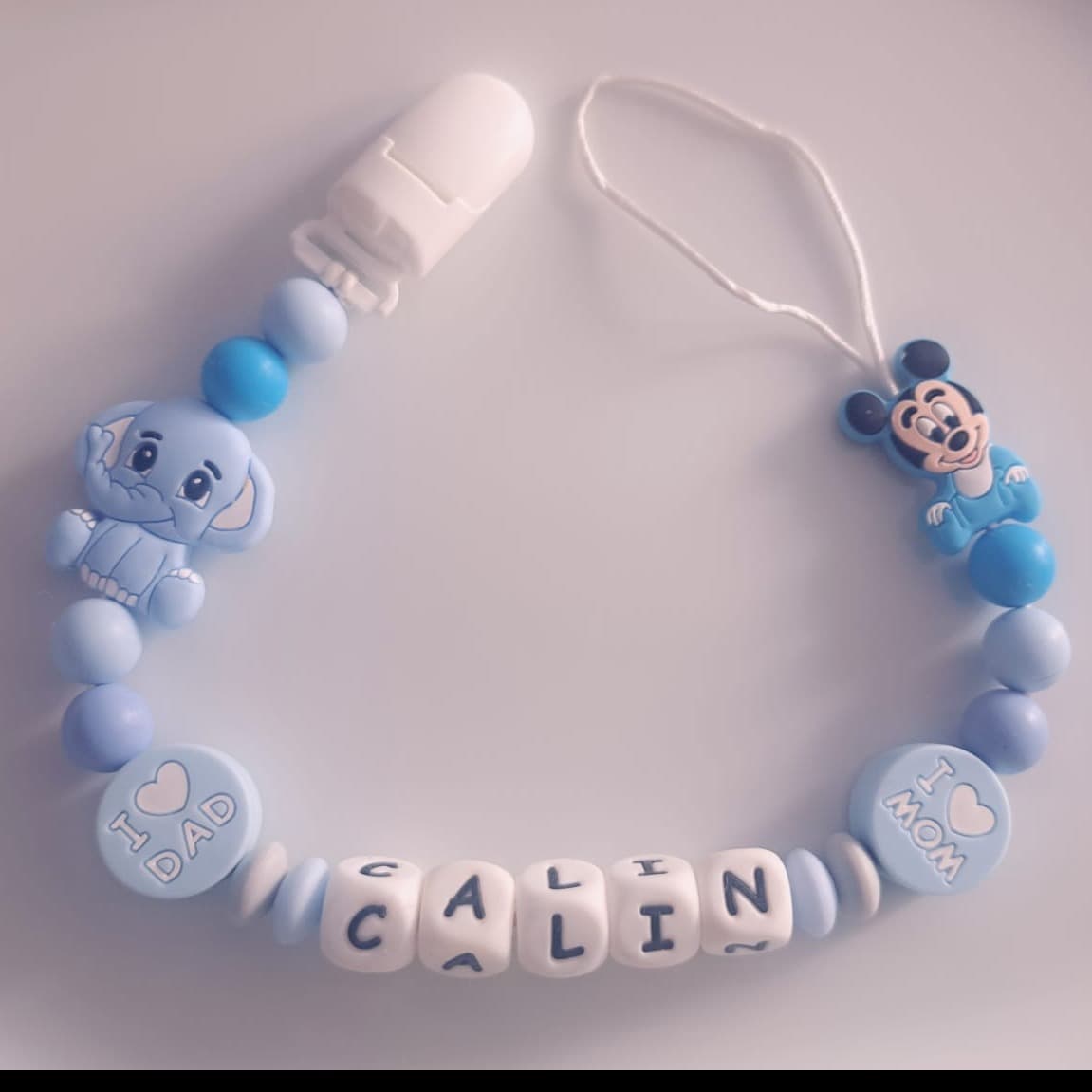 Elefănțel bleu – lănțișor de suzetă personalizat cu nume