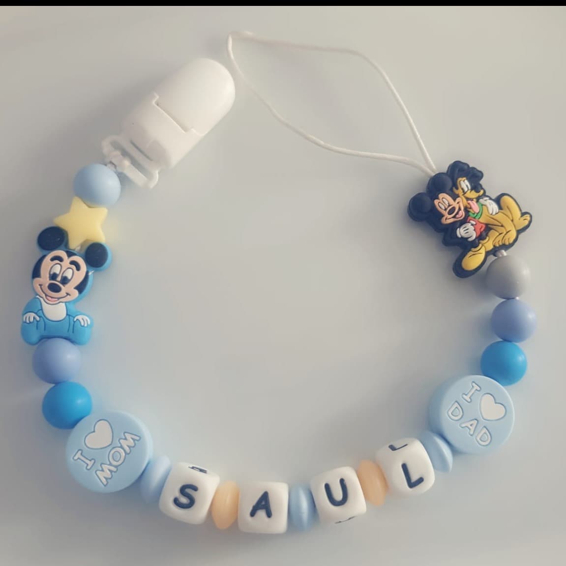 Prietenii veseli – lănțișor de suzetă personalizat cu nume